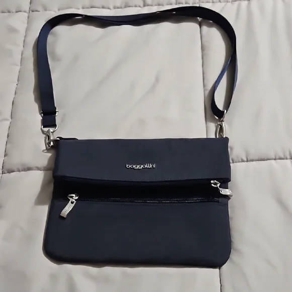 Baggallini Blue Crossbody Bag with Structured Design - Picture 1 of 12
